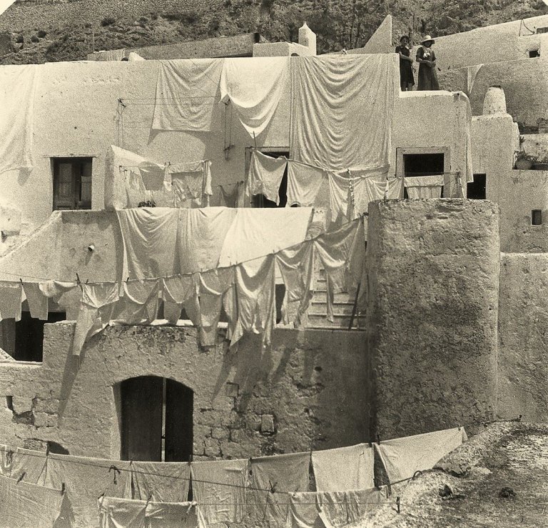 Auf diesem Bild ist das folgende Kunstwerk zu sehen: Herbert List. San Angelo, Ischia. 1934.