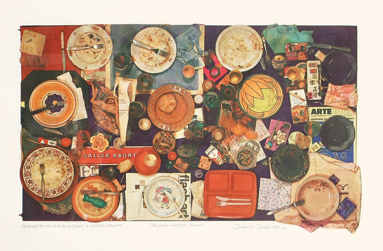 Auf diesem Bild ist das folgende Kunstwerk zu sehen: Daniel Spoerri. „Table gastro - astrologique Acquario“. 1991.