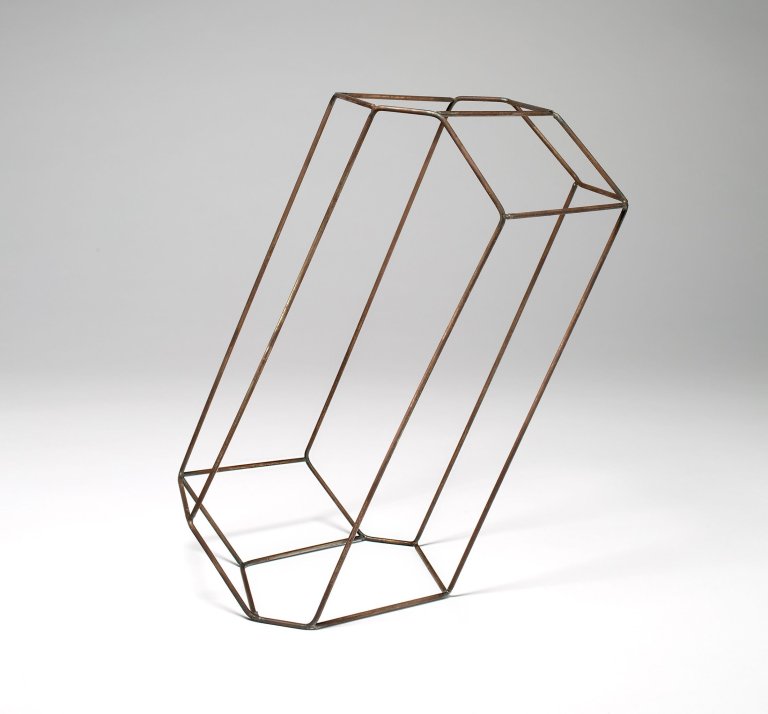 Auf diesem Bild ist das folgende Kunstwerk zu sehen: Olafur Eliasson. „Drahtstein“. 2003.
