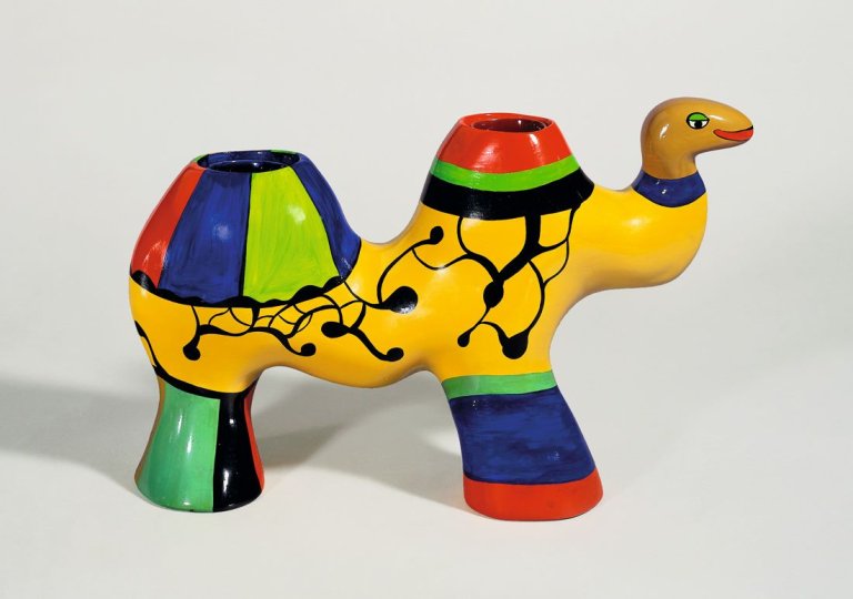 Auf diesem Bild ist das folgende Kunstwerk zu sehen: Niki de Saint Phalle. Kamel. 1986.