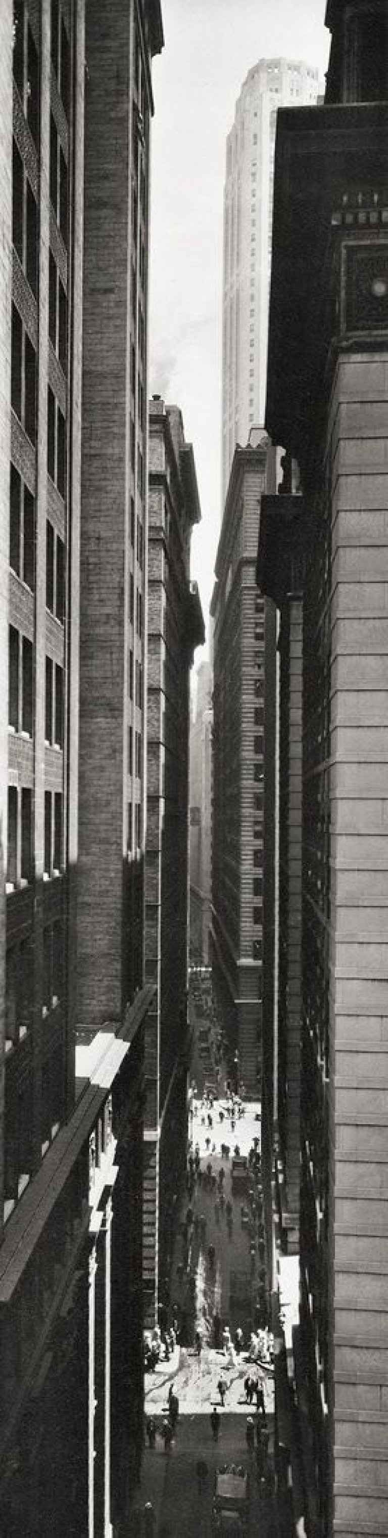 Auf diesem Bild ist das folgende Kunstwerk zu sehen: Berenice Abbott. View of Exchange Place from Broadway, New York. 1934.
