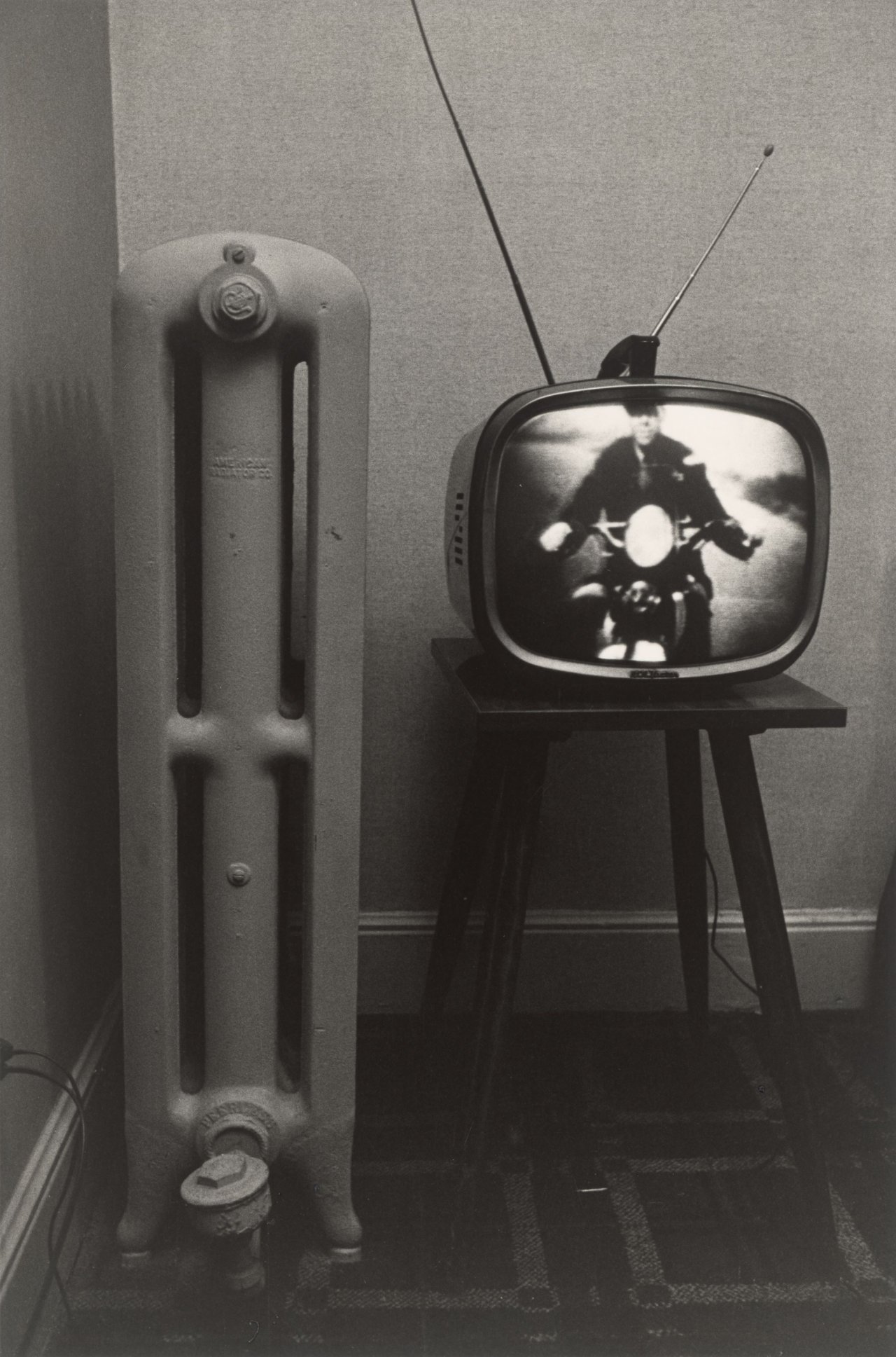 Auf diesem Bild ist das folgende Kunstwerk zu sehen: Lee Friedlander. „Nashville, Tenn.[essee]“. 1963.