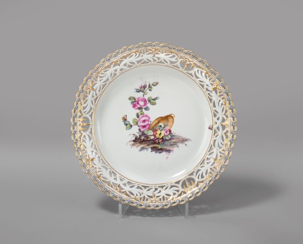 This picture shows the following artwork:  KPM Königliche Porzellan-Manufaktur Berlin. Dessert plate from the table service for King Friedrich the Great – 