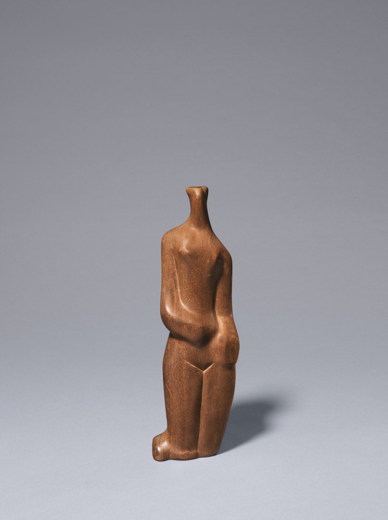 Auf diesem Bild ist das folgende Kunstwerk zu sehen: Karl Hartung. „Weibliche Figur“. Um 1947.