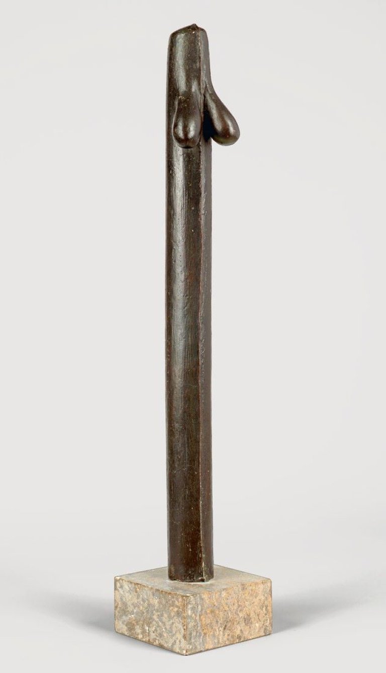 Auf diesem Bild ist das folgende Kunstwerk zu sehen: Gustav Seitz. „Säule (Zepter)“. 1969.
