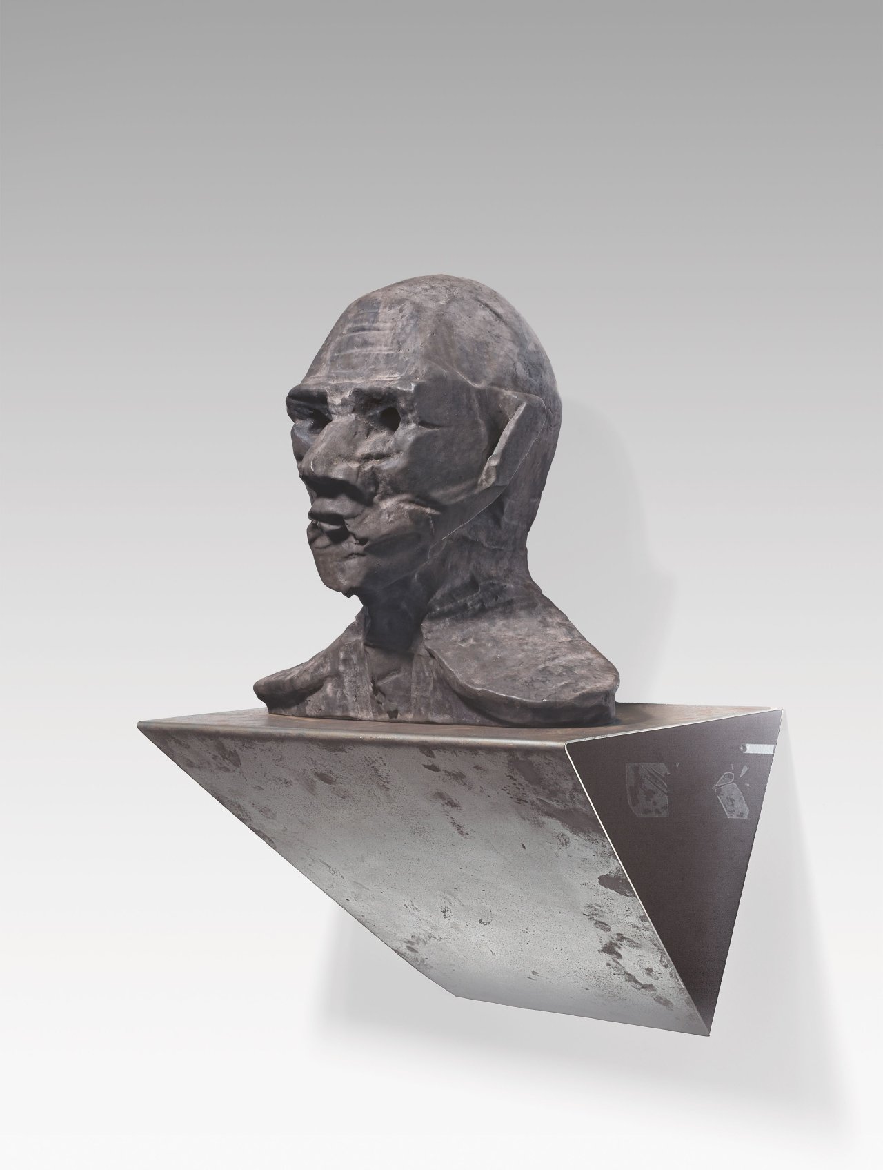 Auf diesem Bild ist das folgende Kunstwerk zu sehen: Thomas Schütte. Wicht. 2006.