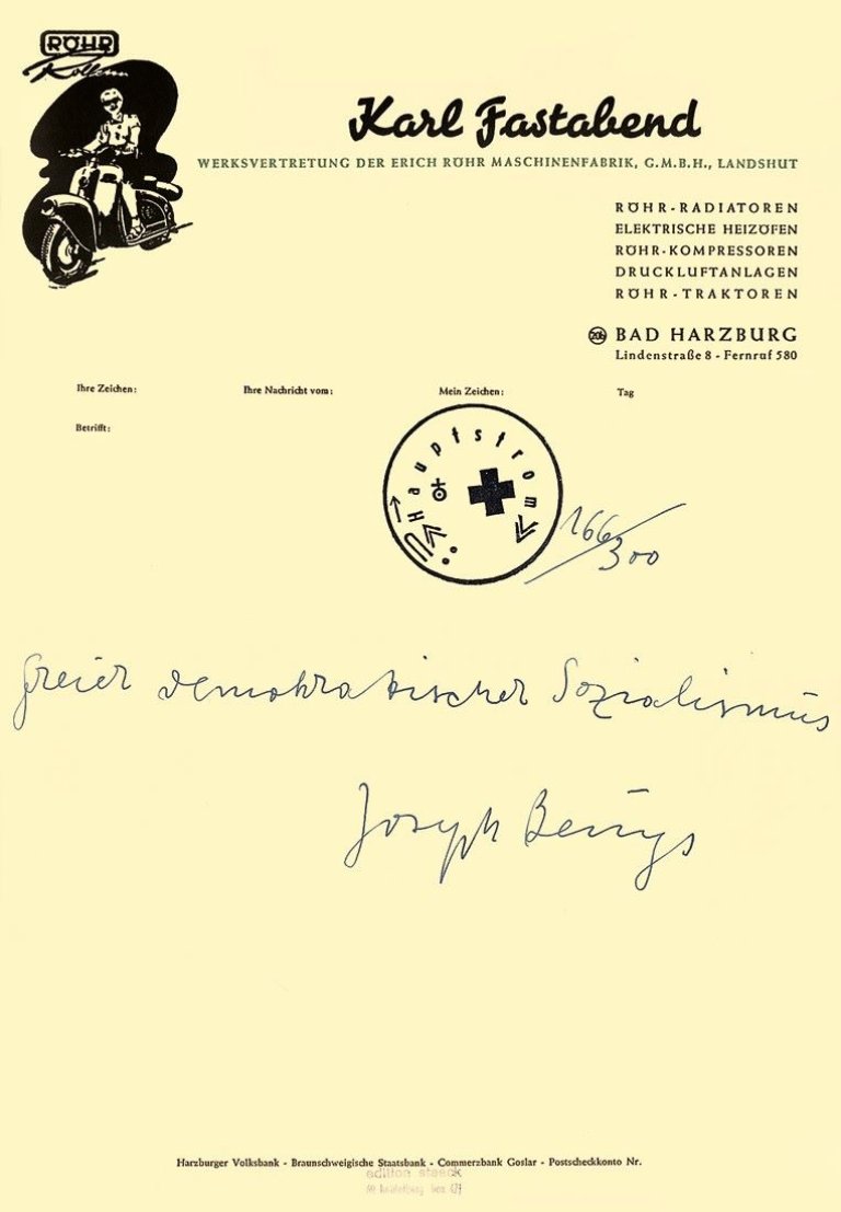 Auf diesem Bild ist das folgende Kunstwerk zu sehen: Joseph Beuys. „Freier Demokratischer Sozialismus“. 1971.