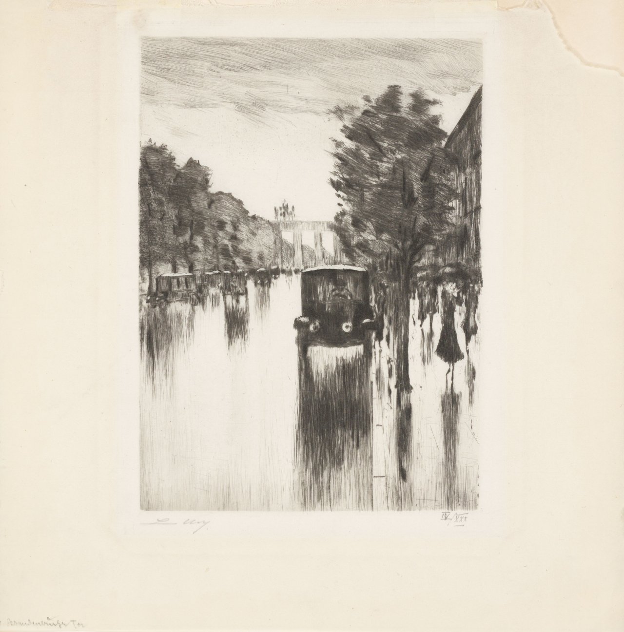 This picture shows the following artwork: Lesser Ury. ”Kraftdroschke im Regen am Brandenburger Tor”. Circa 1920.