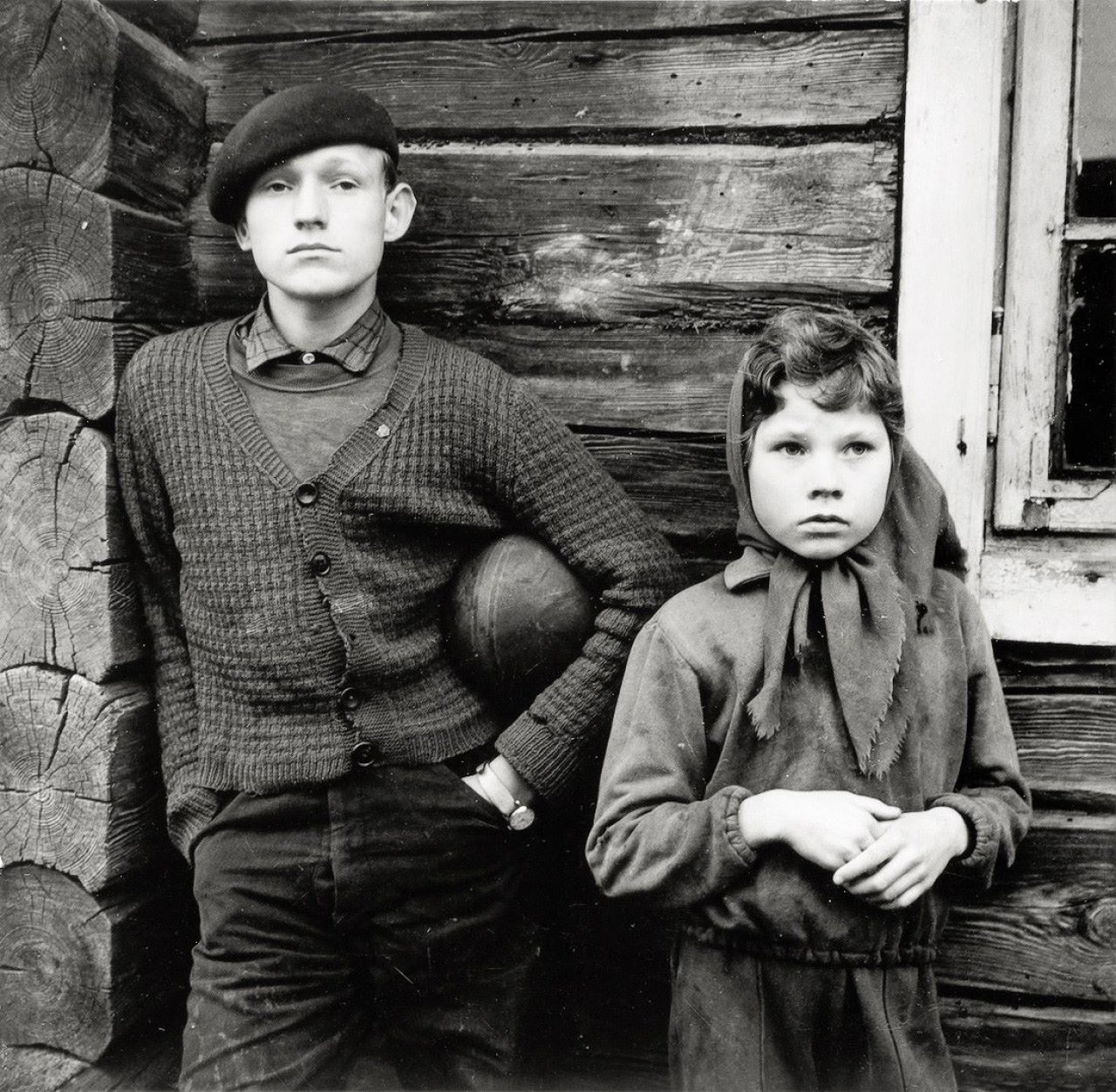 This picture shows the following artwork: Antanas Sutkus. „Dzukijos Vaikai“. 1965.