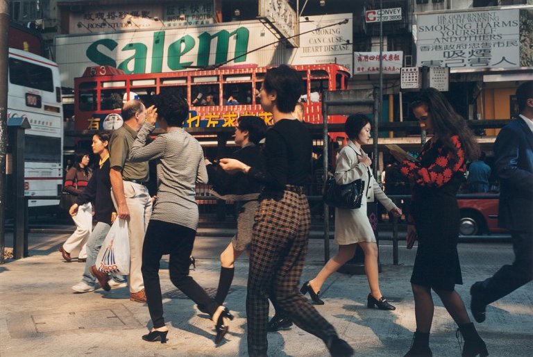Auf diesem Bild ist das folgende Kunstwerk zu sehen: Philip-Lorca diCorcia. Hong Kong. 1996.
