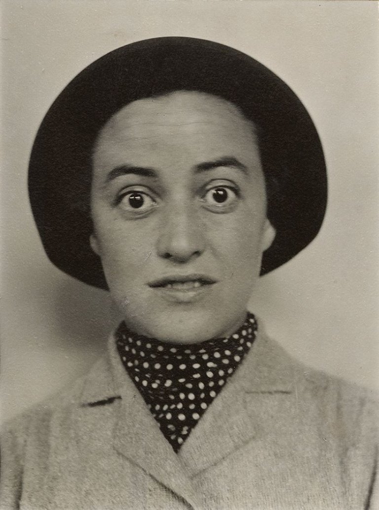 Auf diesem Bild ist das folgende Kunstwerk zu sehen: Alfred Stieglitz. „Portrait of Dorothy Norman“. 1930er Jahre.
