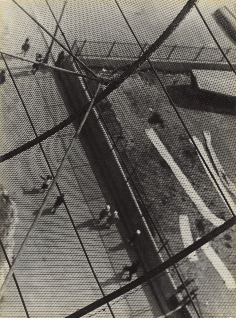 Auf diesem Bild ist das folgende Kunstwerk zu sehen: Iwao Yamawaki. Blick von einem Aussichtsturm. 1932.