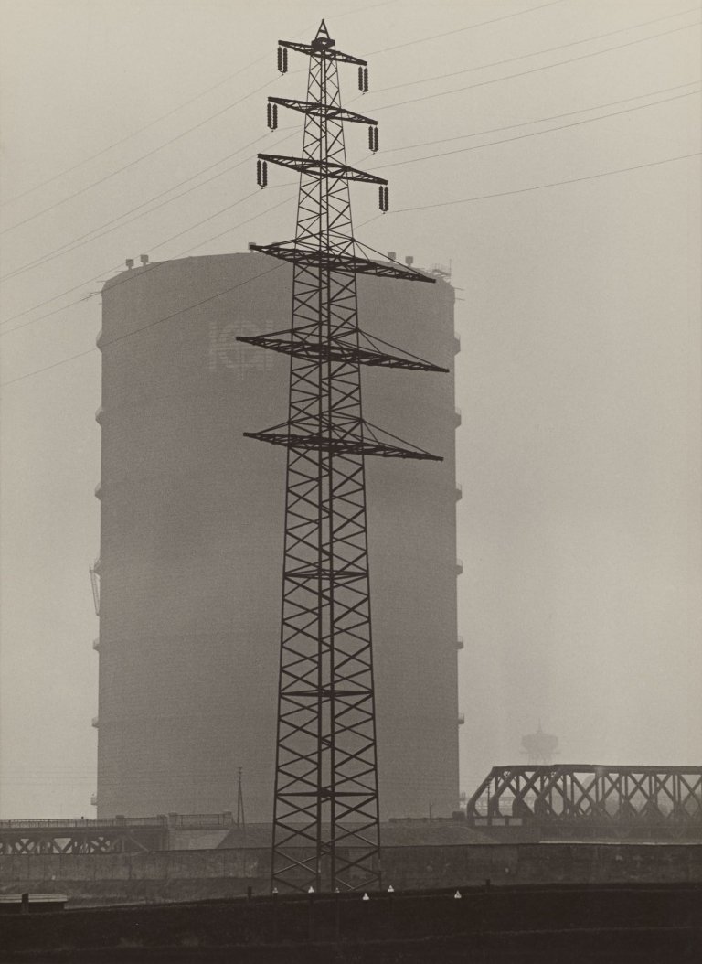 Auf diesem Bild ist das folgende Kunstwerk zu sehen: Albert Renger-Patzsch. Gas und Strom. 1932.