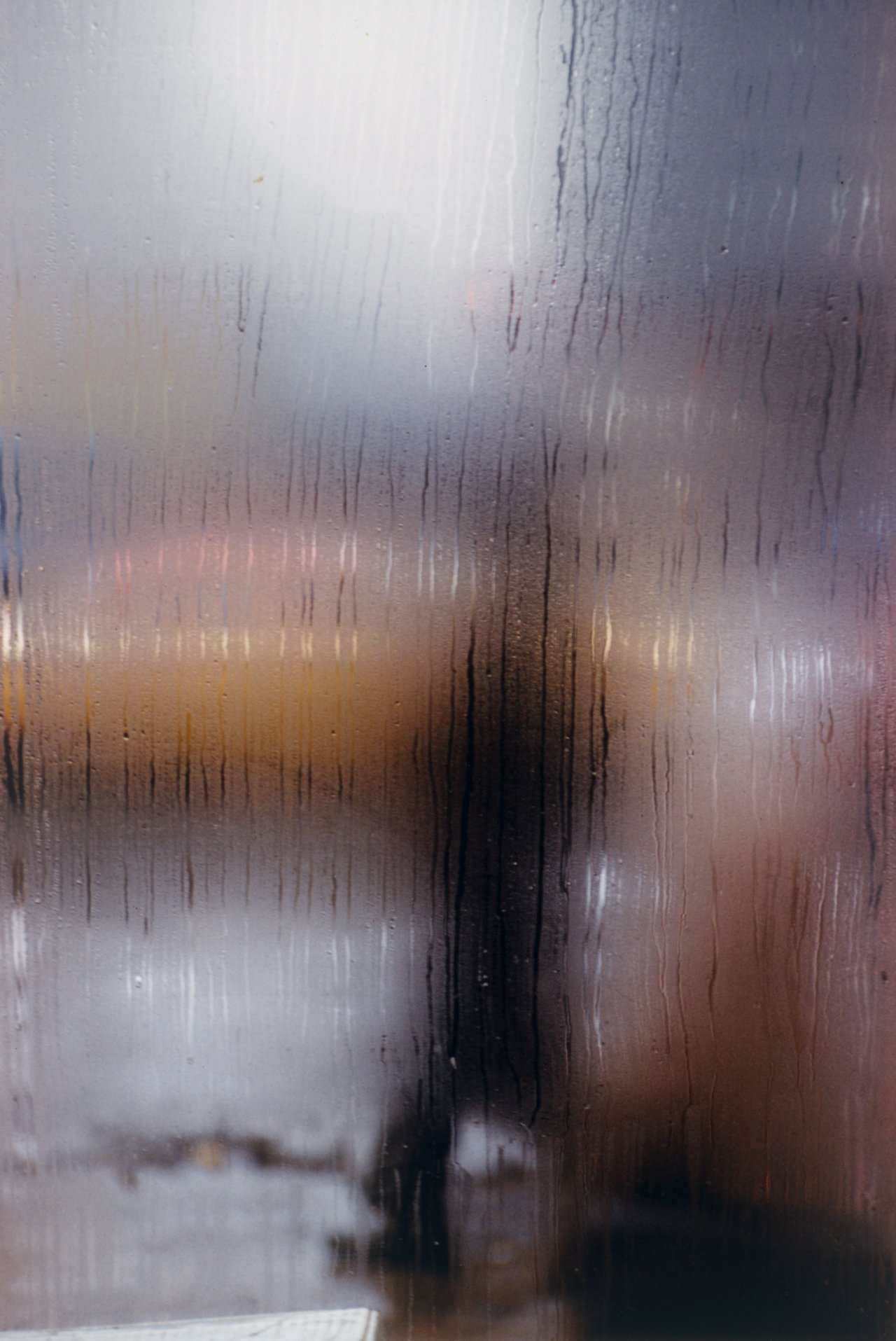 Auf diesem Bild ist das folgende Kunstwerk zu sehen: Saul Leiter. Wet Window. 1960.