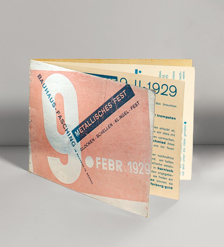 Auf diesem Bild ist das folgende Kunstwerk zu sehen: Johan Niegemann. Einladung zum Bauhaus-Fasching „Metallisches Fest, Glocken-, Schellen-, Klingelfest“ am 9. Februar 1929. 1929.