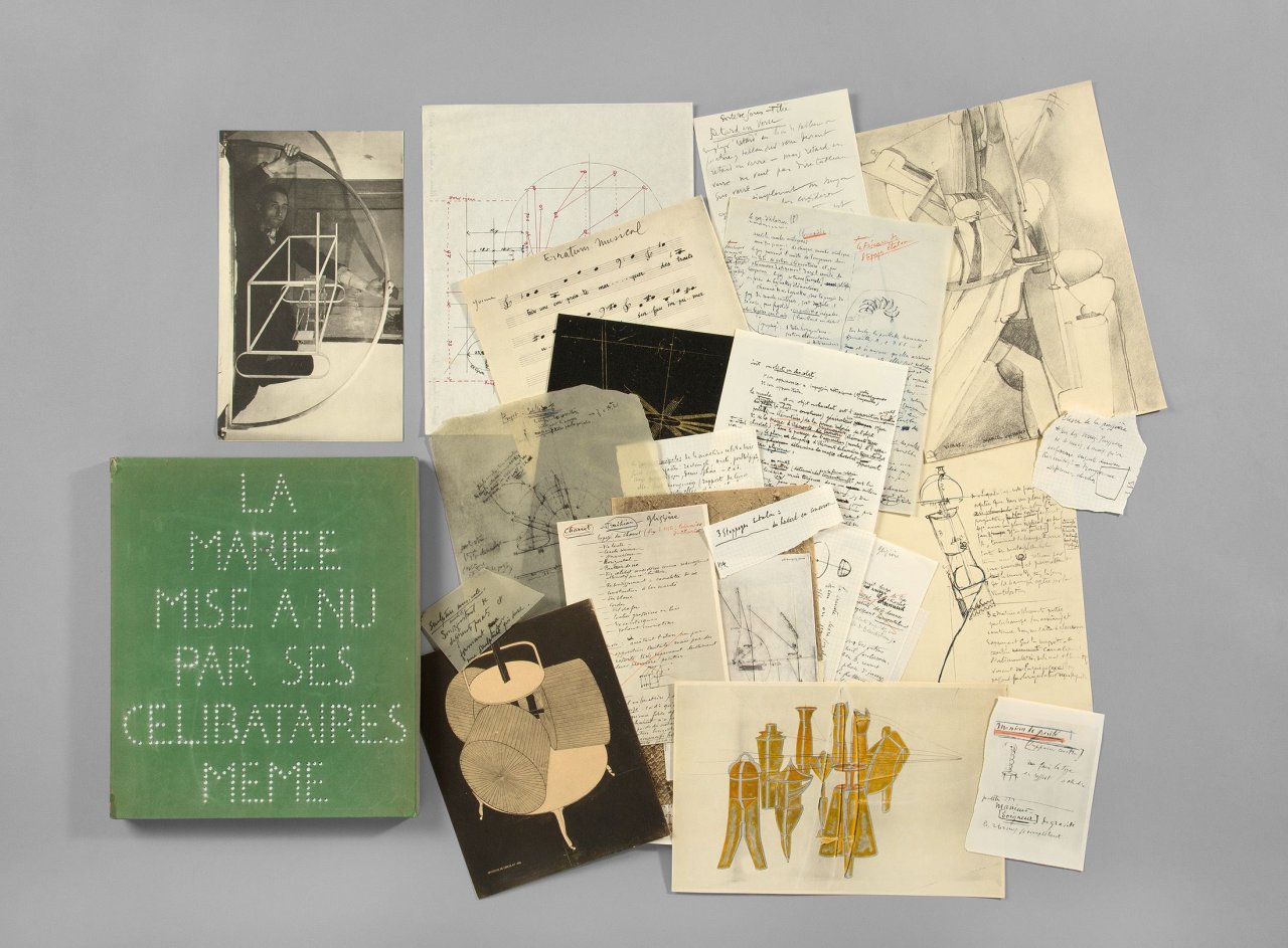 This picture shows the following artwork: Marcel Duchamp. „The bride stripped bare by her Bachelors even (The Green Box)“. 1934.