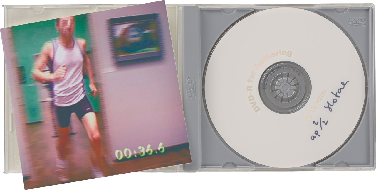 Auf diesem Bild ist das folgende Kunstwerk zu sehen: Florian Slotawa. „Museums-Sprints“. 2000/01.