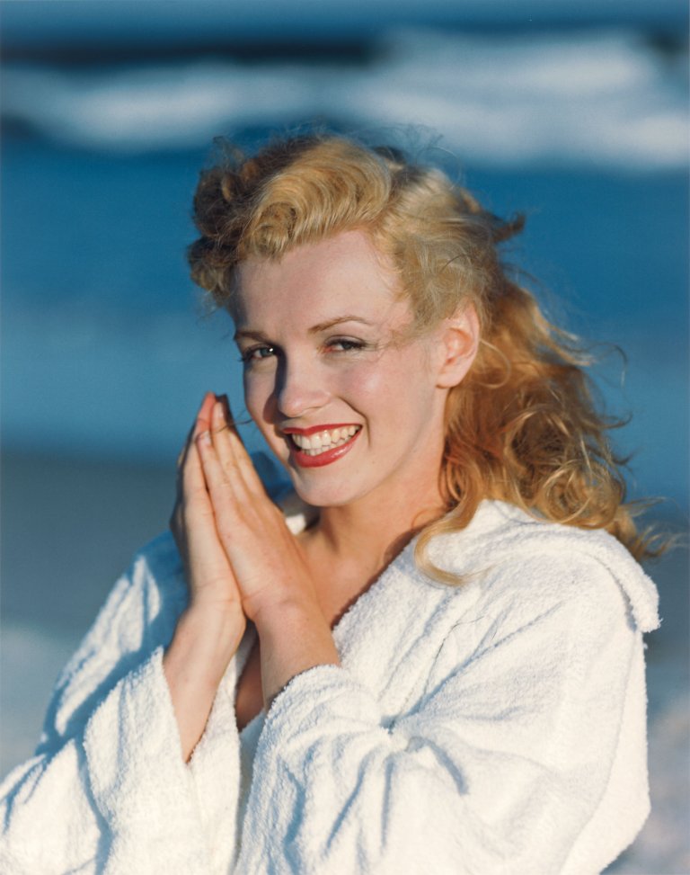 Auf diesem Bild ist das folgende Kunstwerk zu sehen: André de Dienes. Marilyn Monroe, Tobay Beach, Long Island. 1949.