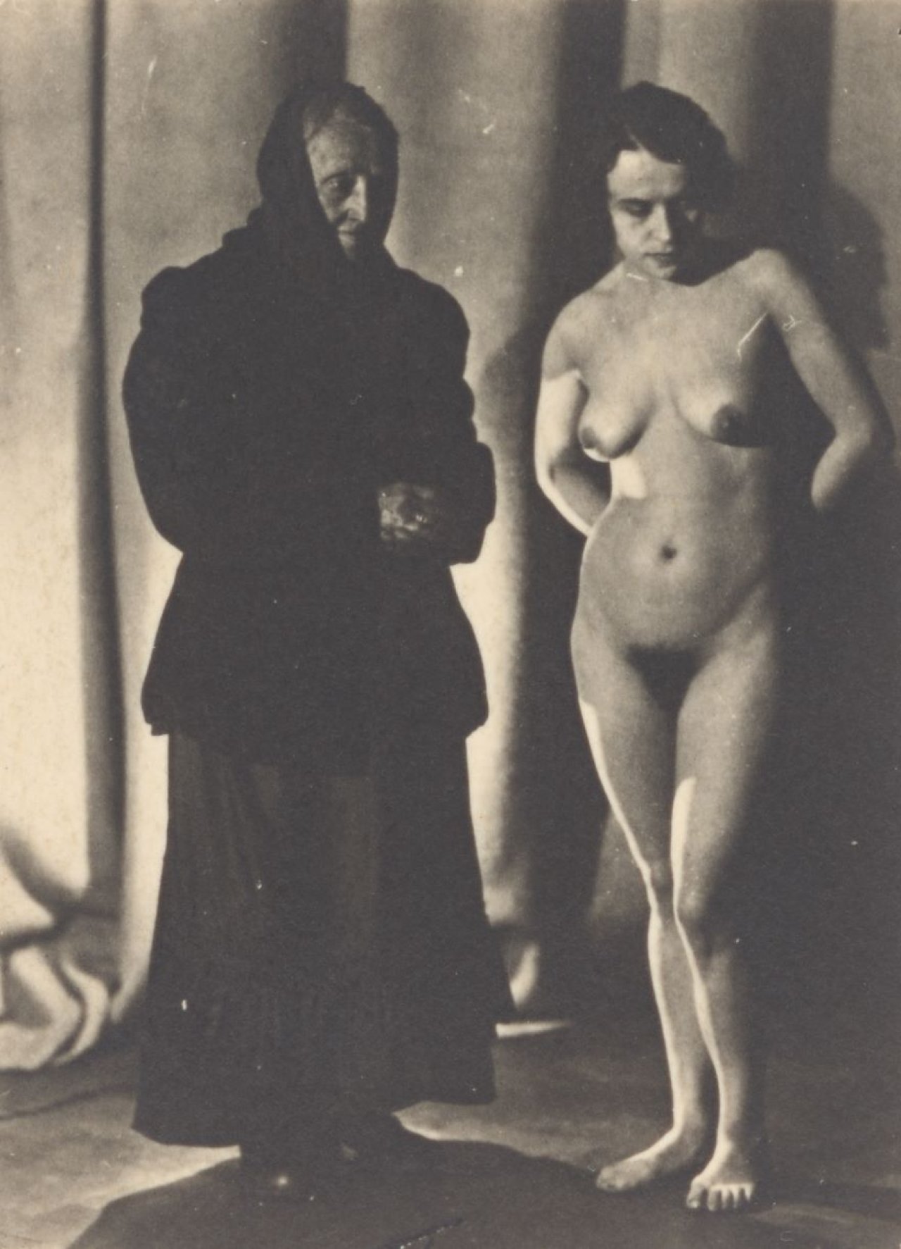 Auf diesem Bild ist das folgende Kunstwerk zu sehen: František Drtikol. Ohne Titel. Um 1930.