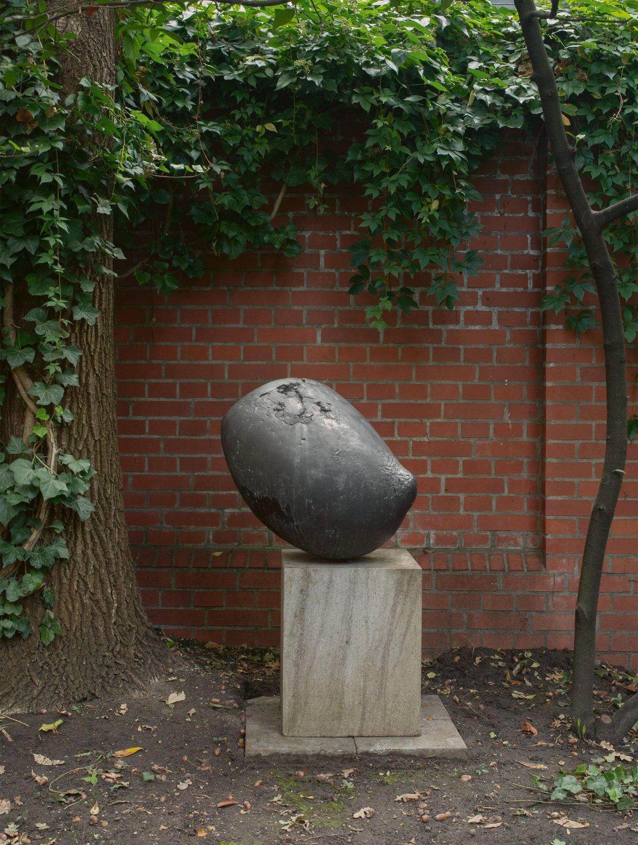 Auf diesem Bild ist das folgende Kunstwerk zu sehen: Gustav Seitz. „Weibliche Form“. 1967/68.