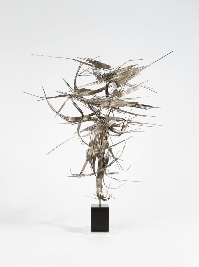 Auf diesem Bild ist das folgende Kunstwerk zu sehen: Norbert Kricke. Raumplastik „Chi“. 1961.