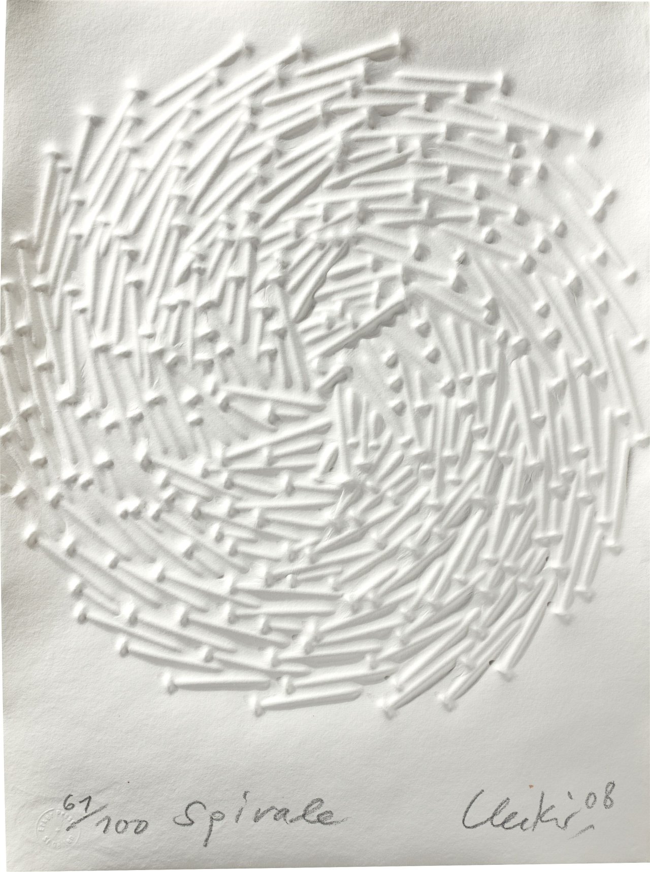 Auf diesem Bild ist das folgende Kunstwerk zu sehen: Günther Uecker. „Spirale“. 2008.