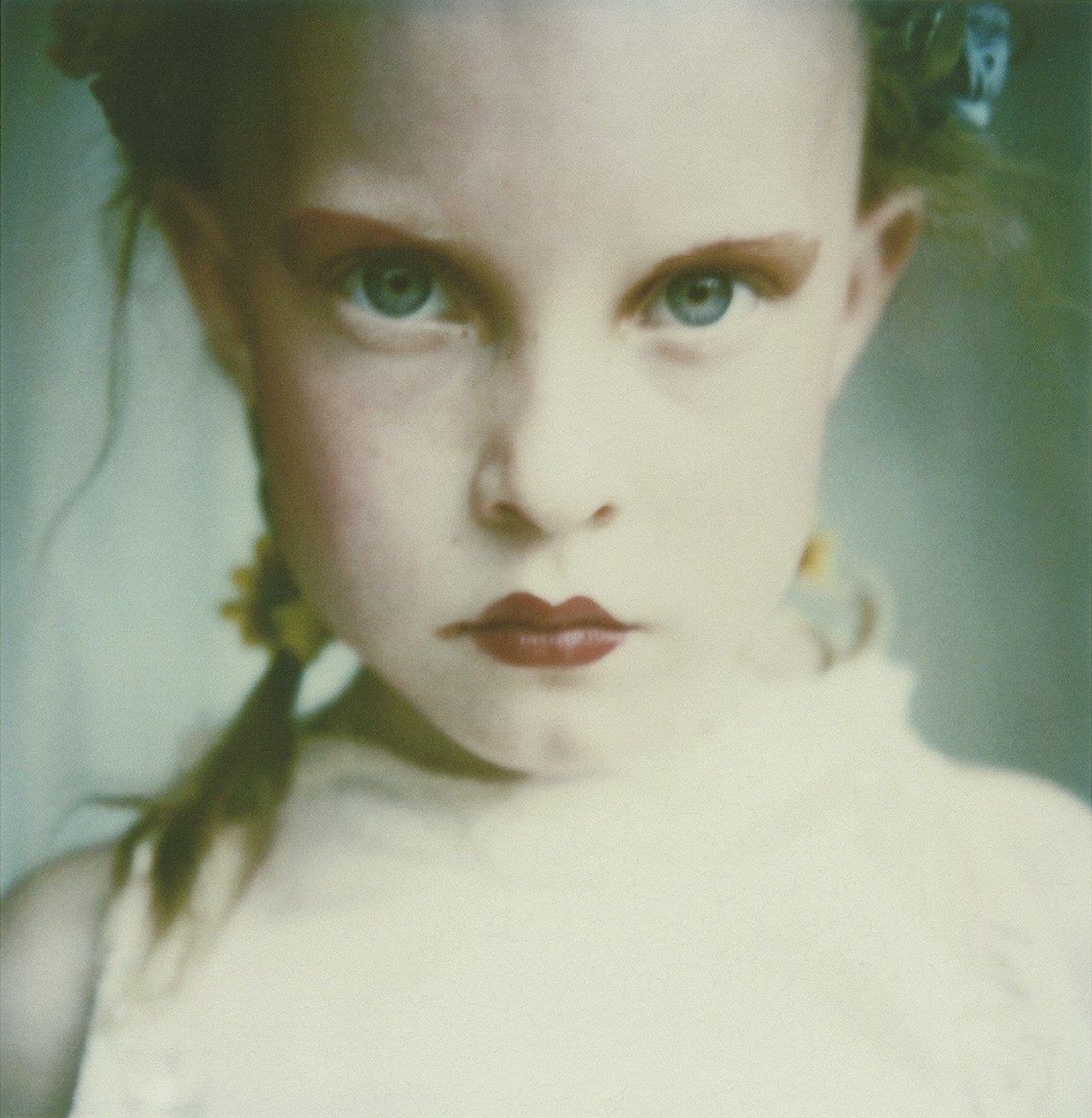 Auf diesem Bild ist das folgende Kunstwerk zu sehen: Sibylle Bergemann. „Elisabeth, Berlin“. 2002.