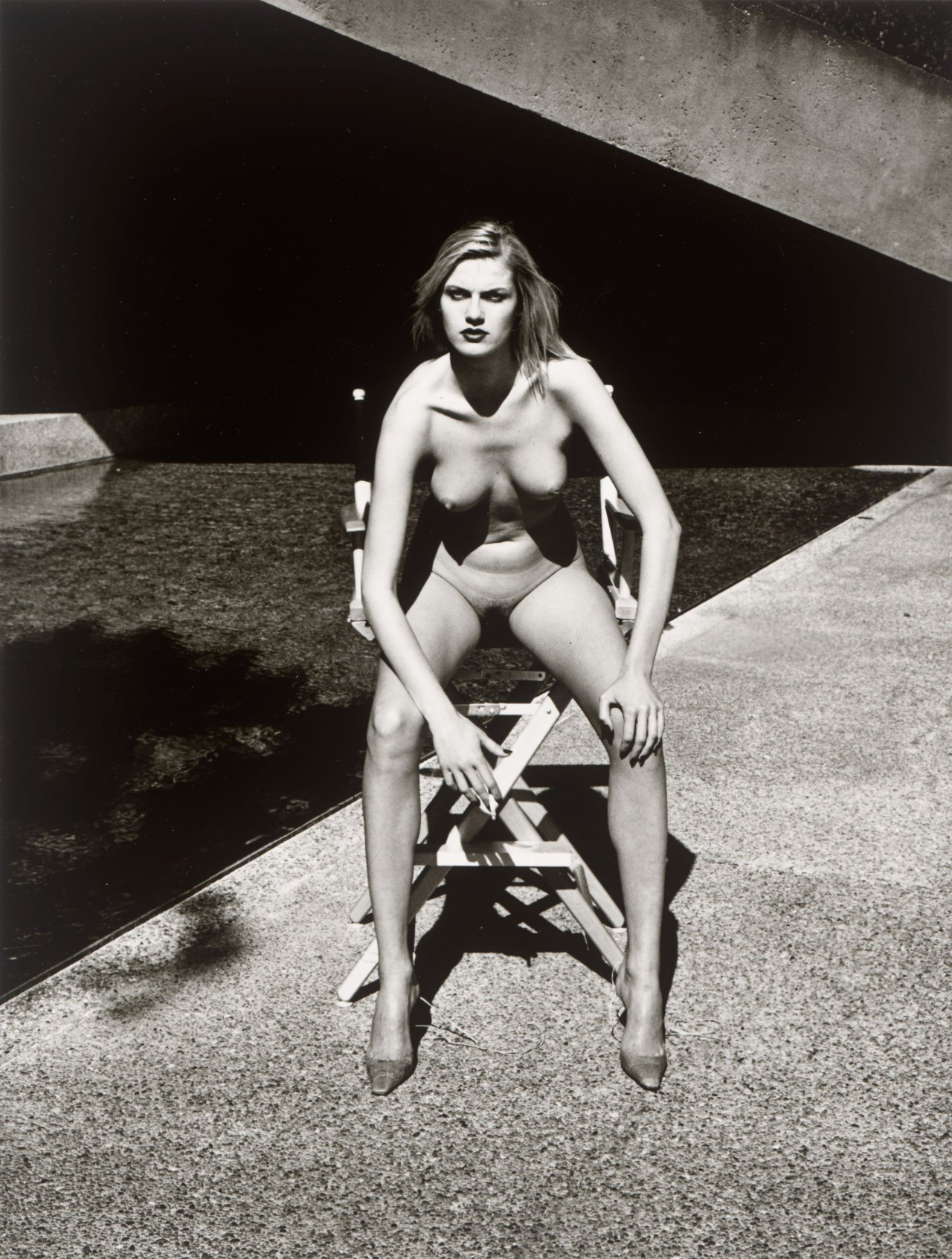 Auf diesem Bild ist das folgende Kunstwerk zu sehen: Helmut Newton. Cyberwoman 4, aus der Serie „Cyberwomen“. 2000.