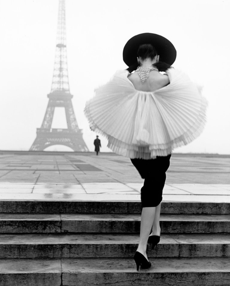 Auf diesem Bild ist das folgende Kunstwerk zu sehen: Walde Huth. Haute Couture, Paris. 1954–1956.