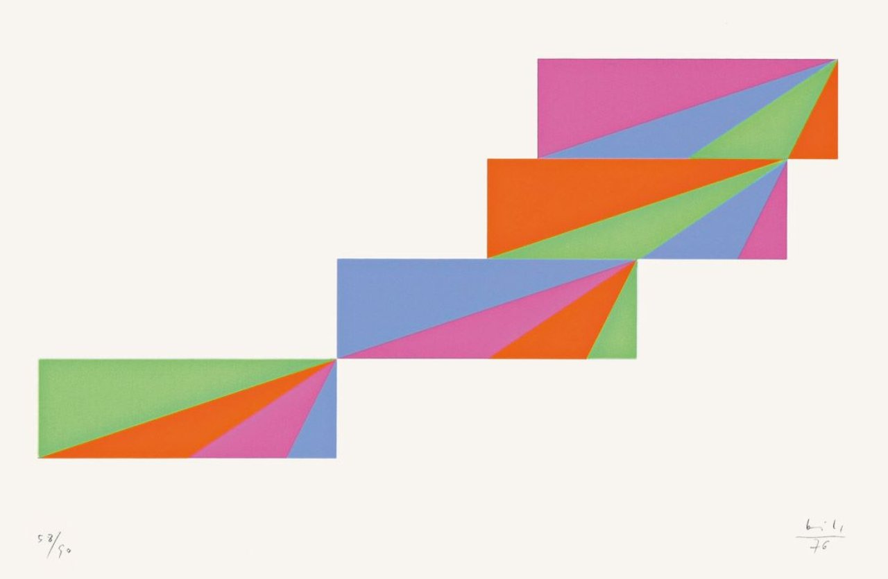 Auf diesem Bild ist das folgende Kunstwerk zu sehen: Max Bill. „Rhythmus aus gleichen Mengen“ / „Gleiche Farbquanten um drei Achsen“. 1976.