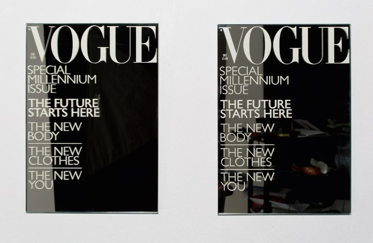 Auf diesem Bild ist das folgende Kunstwerk zu sehen: Olaf Nicolai. „Mirror Cover (Vogue)“. 2000.