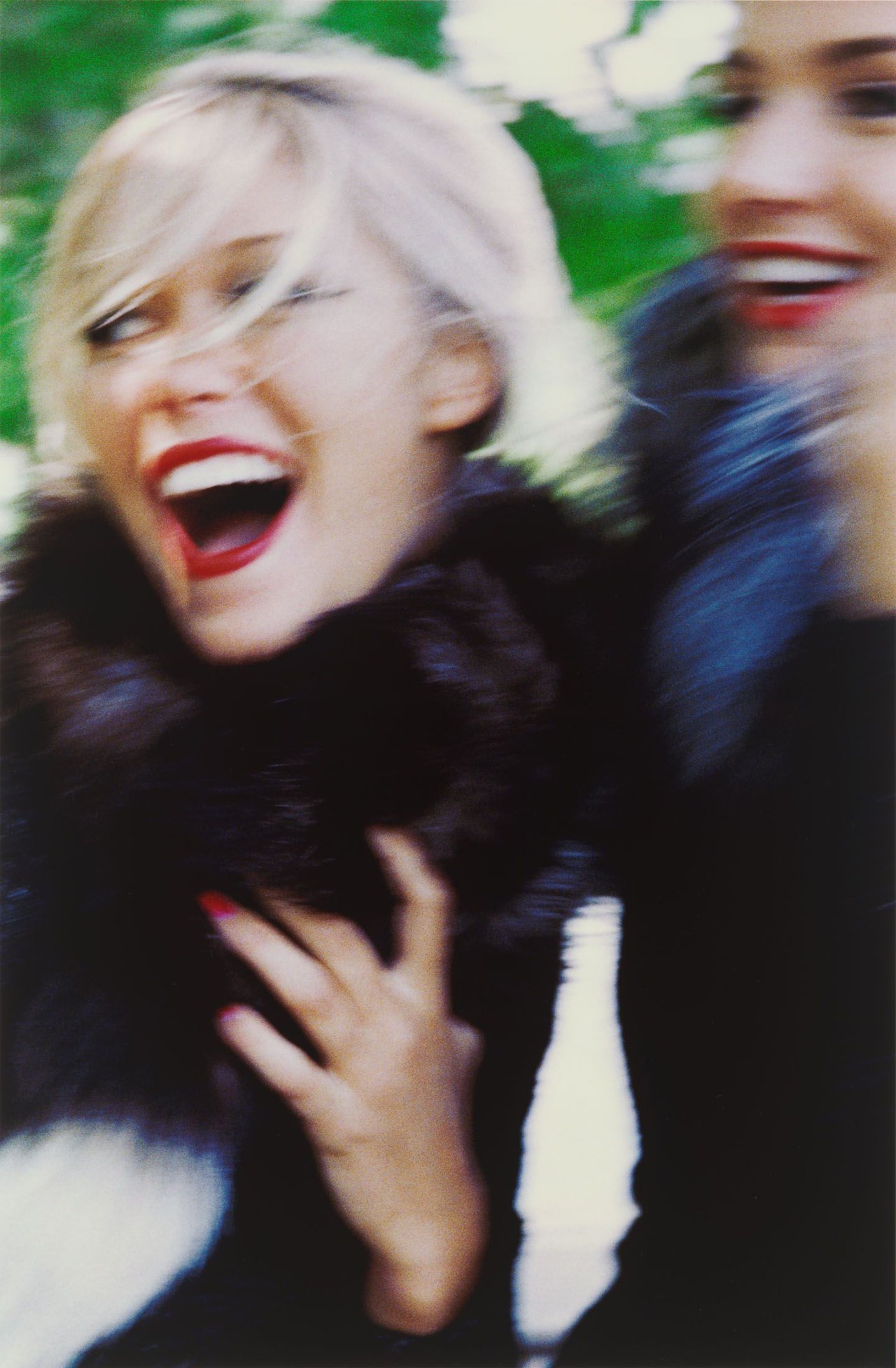 Catalog image of „Two Girls Laughing in Central Park NY“. 2004