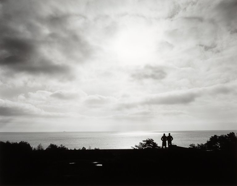 Auf diesem Bild ist das folgende Kunstwerk zu sehen: Andreas Mühe. „'Prora Wiek', Prora Rügen“. 2004.