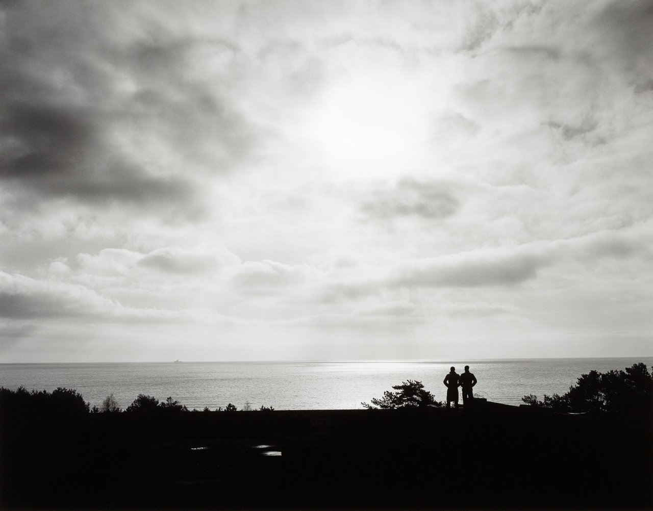 Auf diesem Bild ist das folgende Kunstwerk zu sehen: Andreas Mühe. „'Prora Wiek', Prora Rügen“. 2004.