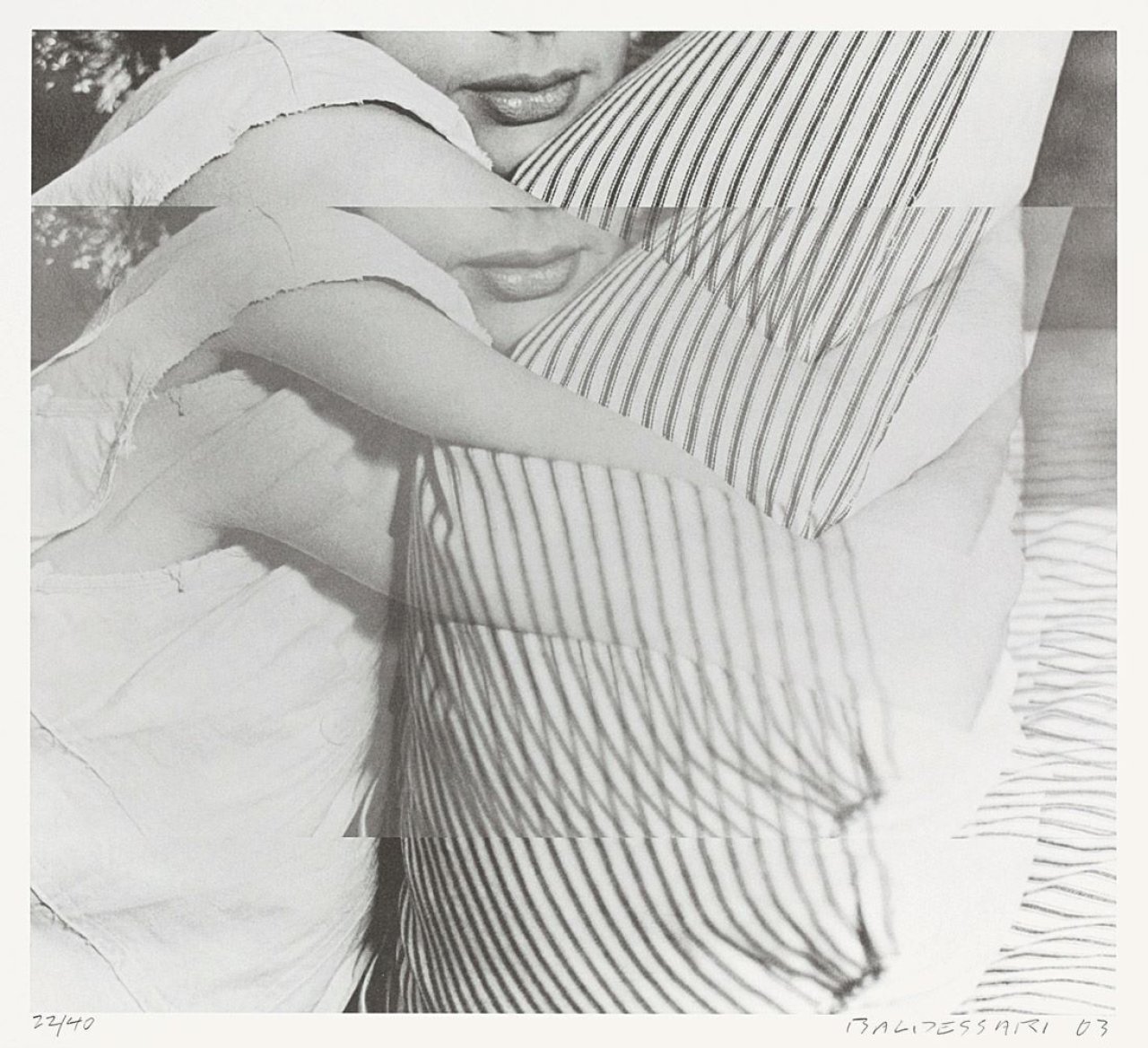 Auf diesem Bild ist das folgende Kunstwerk zu sehen: John Baldessari. „Woman with pillow“. 2003.
