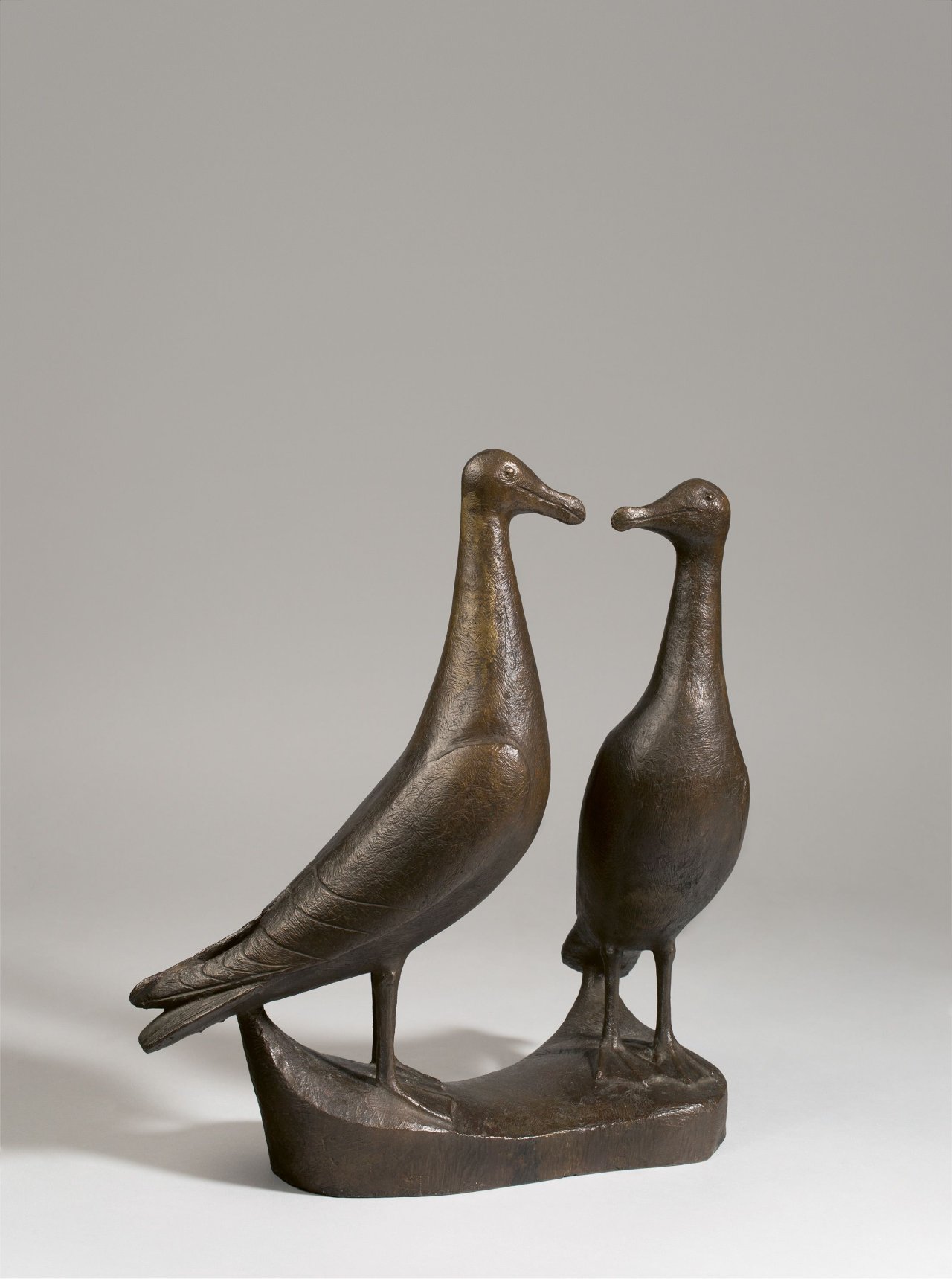 Auf diesem Bild ist das folgende Kunstwerk zu sehen: Gerhard Marcks. „Zwei Möwen“. 1957.
