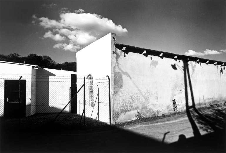 Auf diesem Bild ist das folgende Kunstwerk zu sehen: Heinrich Riebesehl. Aus der Serie „Situationen + Objekte“, 1973–77. 1976.