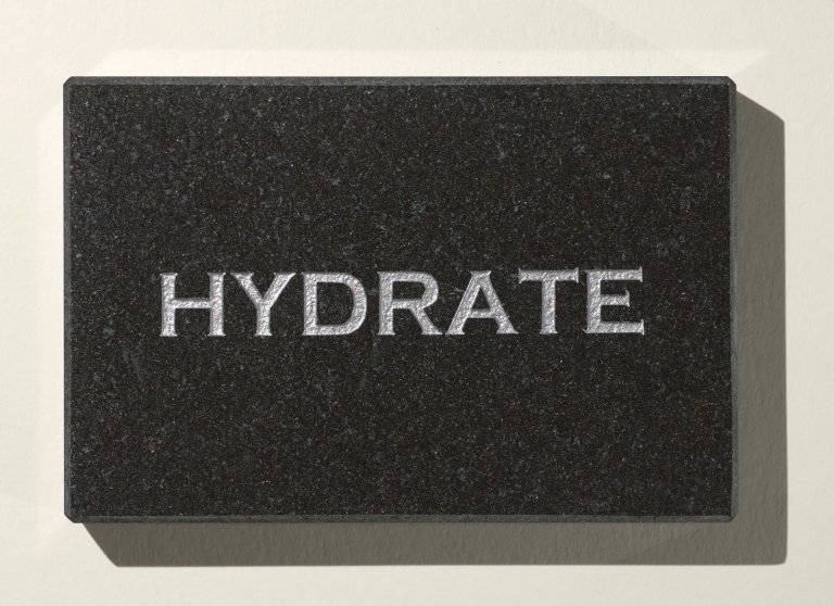 Auf diesem Bild ist das folgende Kunstwerk zu sehen: Sylvie Fleury. „HYDRATE“. 2001.