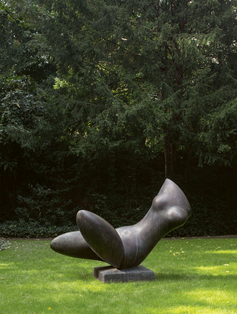Auf diesem Bild ist das folgende Kunstwerk zu sehen: Baltasar Lobo. „Pièce d’eau sur socle“. 1971–1986.