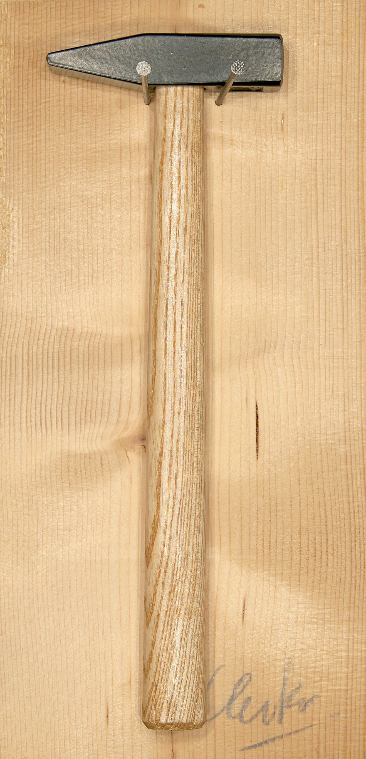 Auf diesem Bild ist das folgende Kunstwerk zu sehen: Günther Uecker. „Do it yourself“. 1968/69.