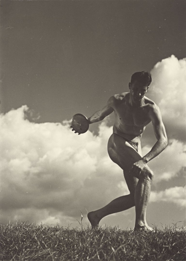 Auf diesem Bild ist das folgende Kunstwerk zu sehen: Leni Riefenstahl. „Der Diskuswerfer“. 1936.