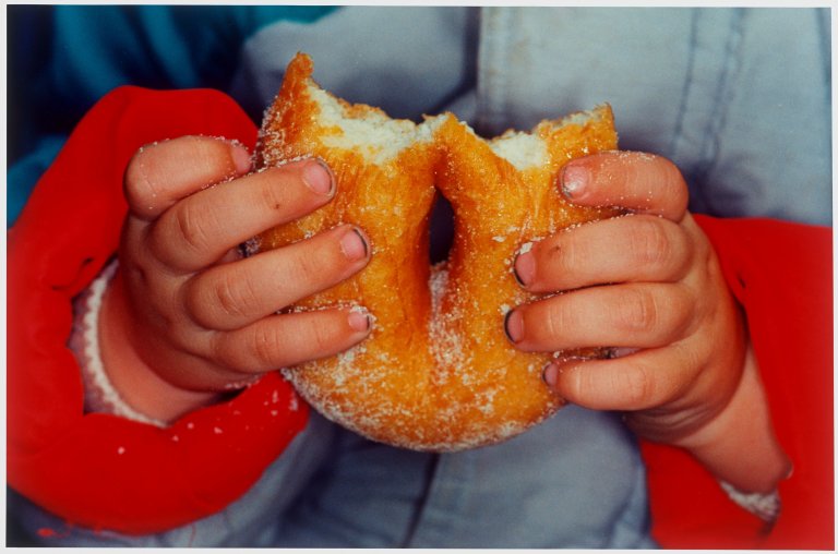 Auf diesem Bild ist das folgende Kunstwerk zu sehen: Martin Parr. New British, aus der Serie „Common Sense“, 1995–1999.