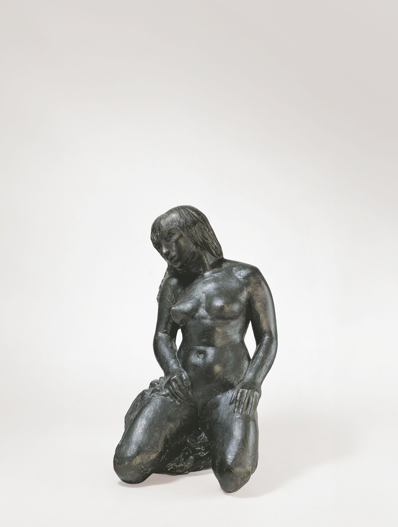 Auf diesem Bild ist das folgende Kunstwerk zu sehen: Waldemar Grzimek. „Knieende“. 1976.