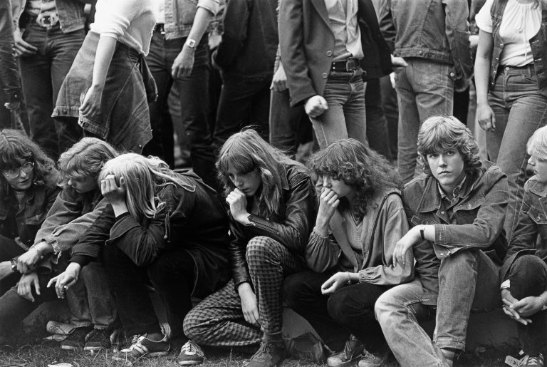 Auf diesem Bild ist das folgende Kunstwerk zu sehen: Christian Borchert. „Diskothek beim ND-Pressefest, Berlin-Friedrichshain“. 1981.