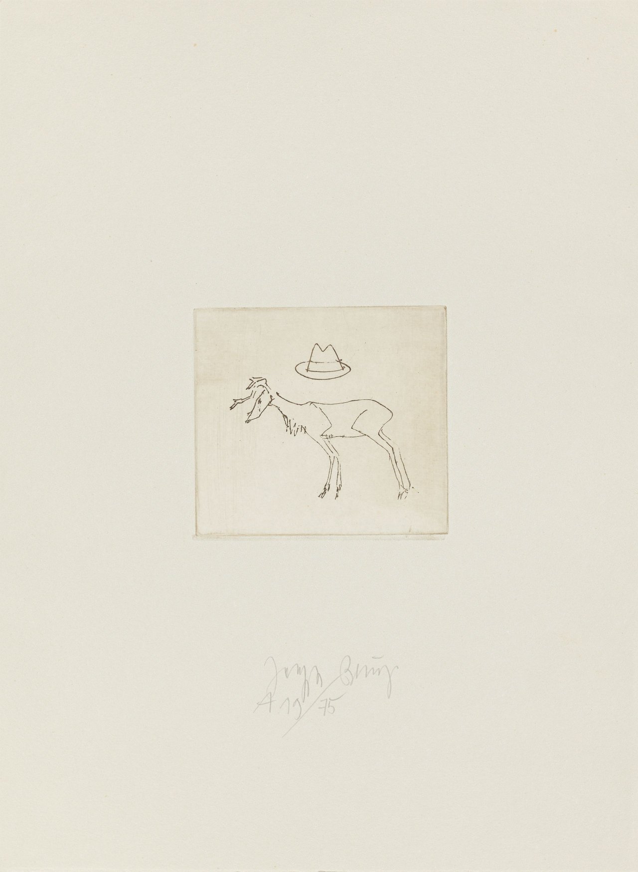 This picture shows the following artwork: Joseph Beuys. ”Hirsch und Hut”. 1982.