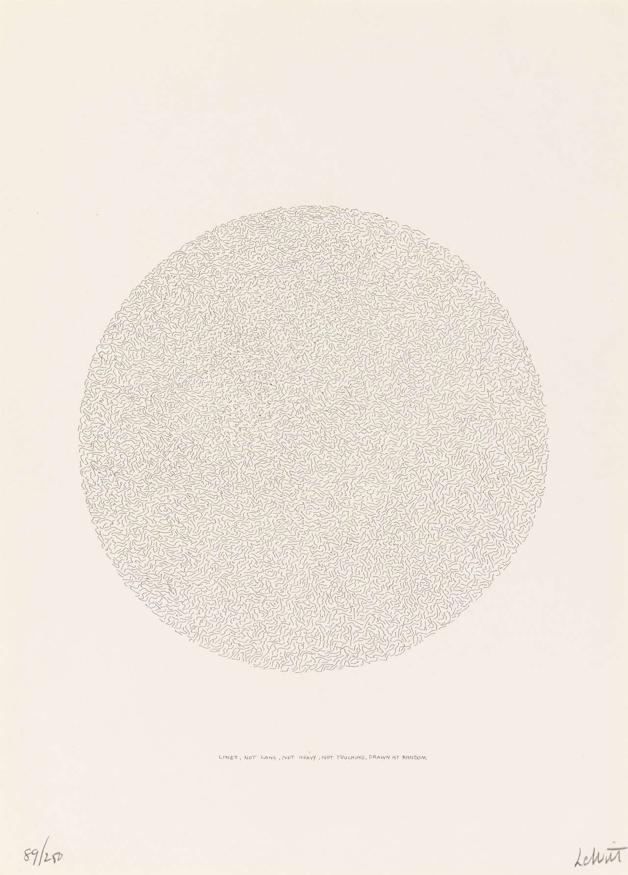 Auf diesem Bild ist das folgende Kunstwerk zu sehen: Sol LeWitt. „Lines, Not Long, Not Heavy, Not Touching, Drawn at Random (circle)“. 1970.