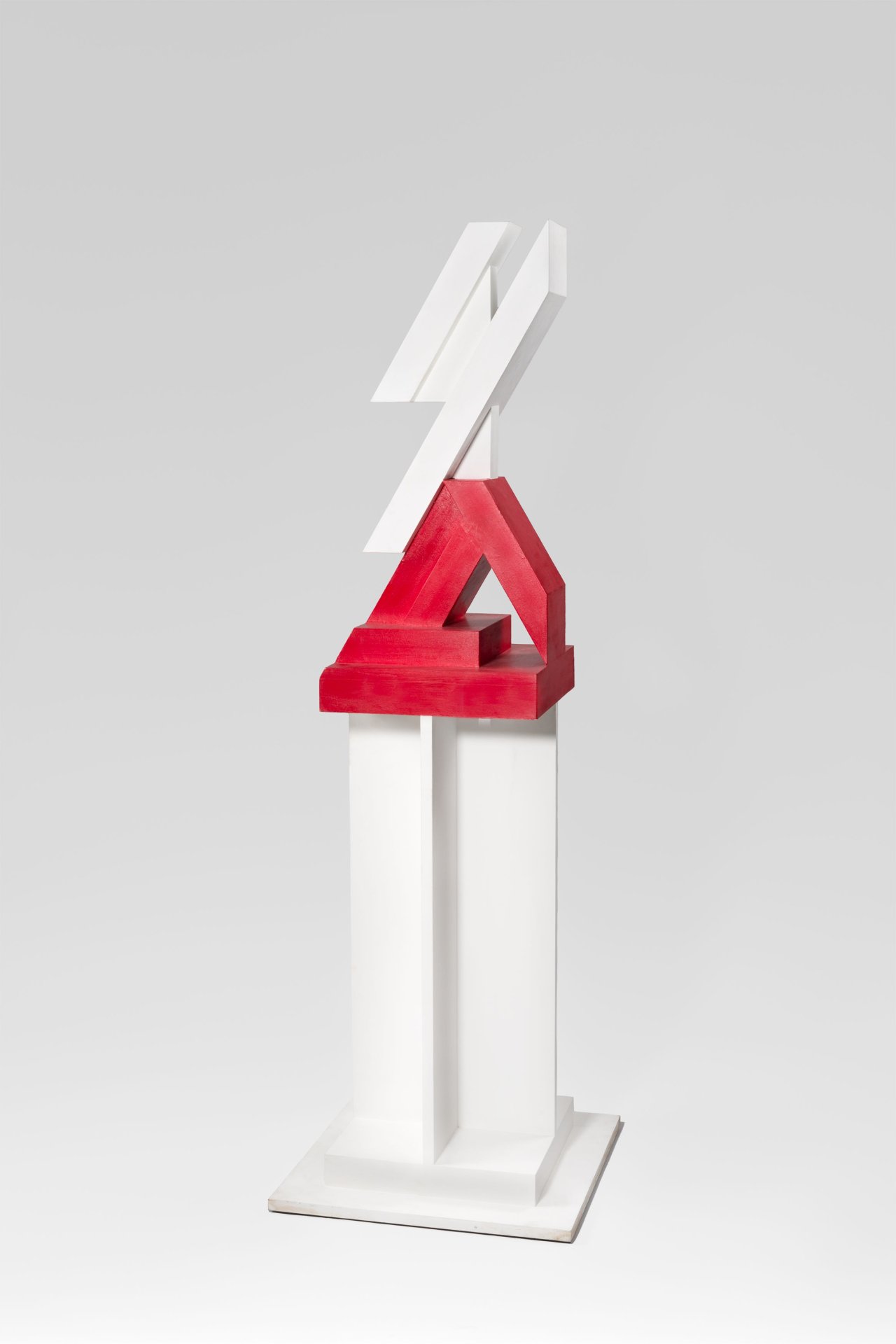 Auf diesem Bild ist das folgende Kunstwerk zu sehen: Otto Herbert Hajek. „Progression B 2“ (Variante in Weiß-Rot). 2001/04.
