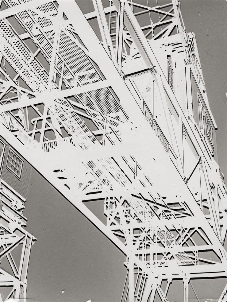 Auf diesem Bild ist das folgende Kunstwerk zu sehen: Andreas Feininger. „Crane“. 1933.