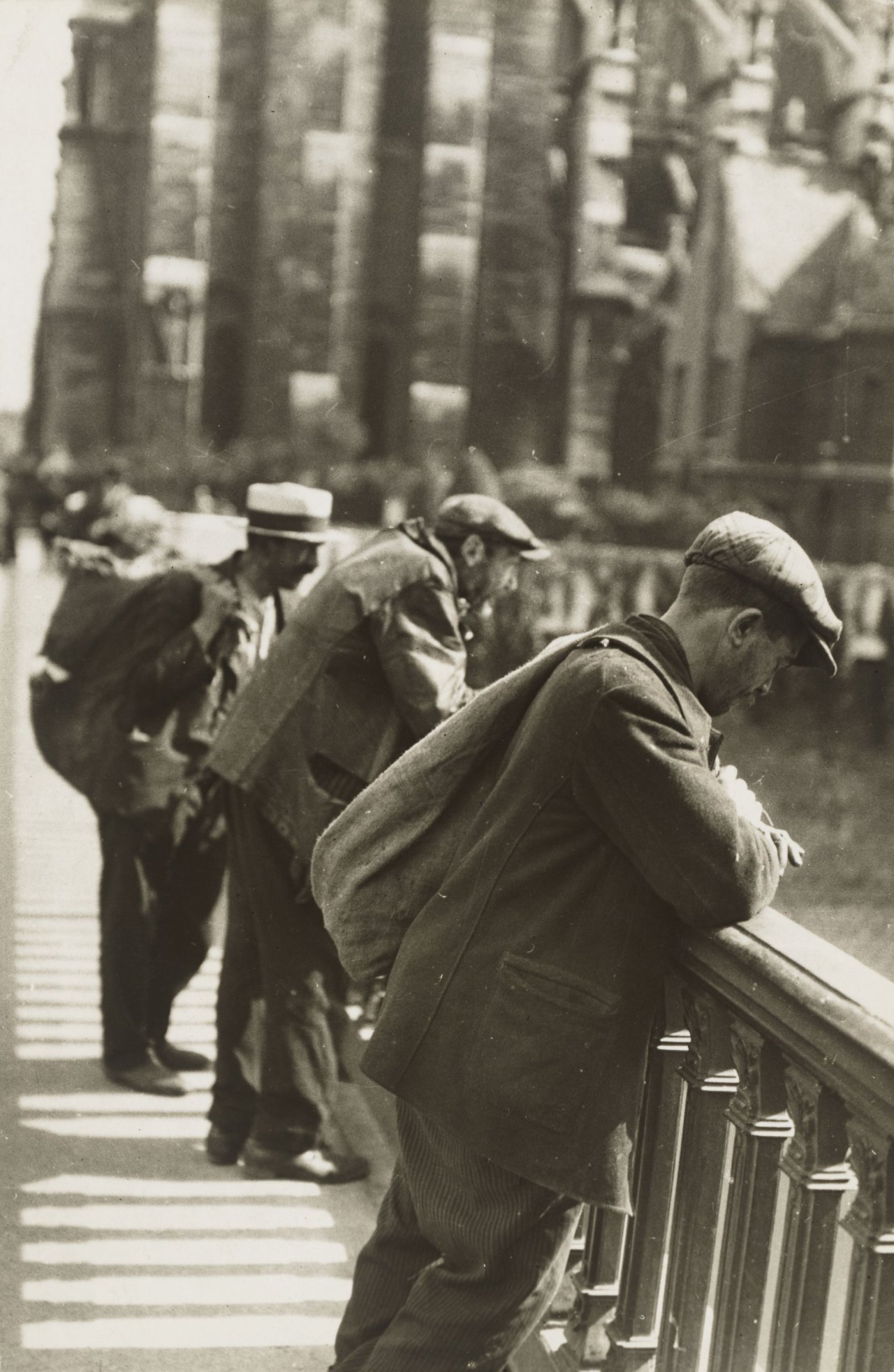 This picture shows the following artwork: Germaine Krull. From the series 