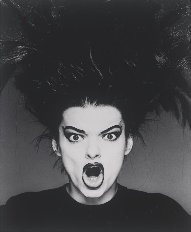 Auf diesem Bild ist das folgende Kunstwerk zu sehen: Greg Gorman. „Nina Hagen", Los Angeles. 1995.